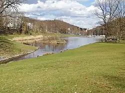 Celkový pohled, v popředí „ptačí“ ostrov (jaro 2021)