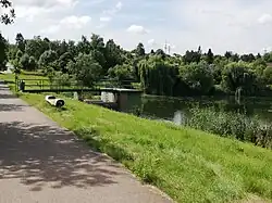 Hráz a sdružený objekt