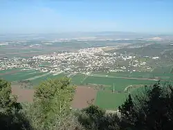 Celkový pohled na město Rechasim a Zebulunské údolí