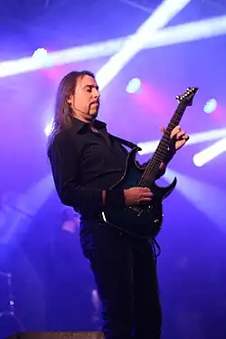 Roberto De Micheli během vystoupení s Rhapsody of Fire v roce 2014