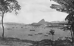 Harriet Chalmers Adamsová: Nábřeží Rio de Janeira a Morro de Castello z Ilha das Cobras, 1919