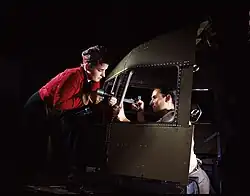 Práce na kokpitu letounu C-47, Alfred T. Palmer, 1942