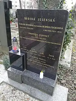 Symbolický hrob (kenotaf) rodiny Jesenských na Olšanských hřbitovech v Praze