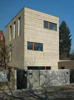 Novostavba nízkoenergetického rodinného domu v Praze Jinonicích, realizace 2005[19]