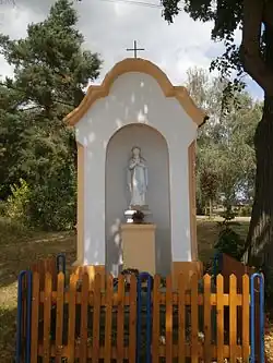 Mariánská kaplička na návsi
