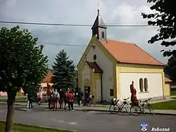 Náves s kostelem sv. Václava