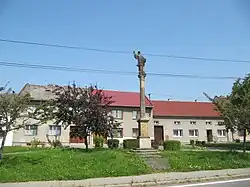 Sloup se sochou sv. Františka Xaverského