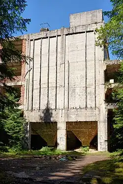 Zásobníky rudy dolu Rolava u Přebuzi