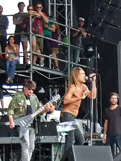 Ron Asheton (vlevo) a Iggy Pop (vpravo)