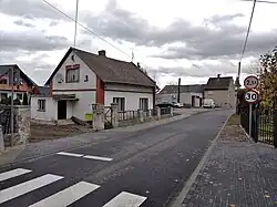 Ulice Pomnikowa v centru Rožkova