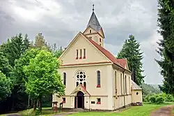 Pohled na průčelí kostela