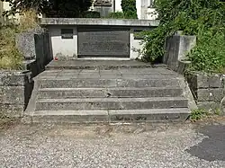 Pomník obětem fašismu a války v Rovensku pod Troskami