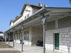 Budova bývalého nádraží.