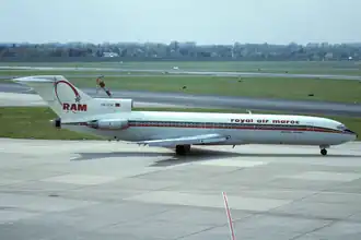 Boeing 727-200 Advanced společnosti Royal Air Maroc na letišti v Düsseldorfu v roce 1993.