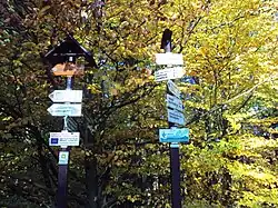 Křižovatka turistických cest pod Ptačincem