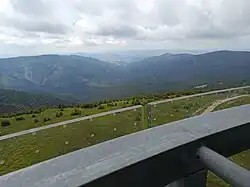 Výhled do údolí a na hory v Česku