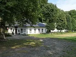 Roztěž bývalé lázně.jpg