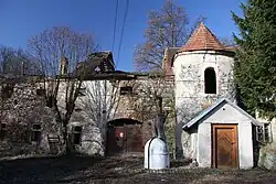 Část barokního zámku ve Rtišovicích