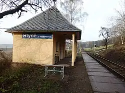 Budova zastávky ve Rtyni v Podkrkonoší