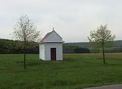 Kaplička při silnici do Nezdenic