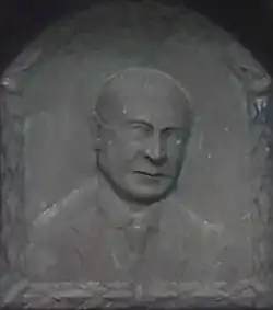 Rudolf Kripner, plastika na náhrobní desce