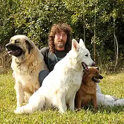 Rudolf Desenský s fenkami Míňou, Sefi a Blechou