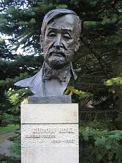 busta Rudolfa Rokla v parku u gymnázia v Rychnově nad Kněžnou