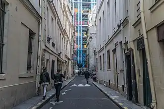 Průhled ulicí k Centre Georges Pompidou