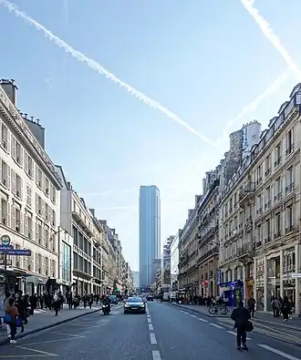 Ulice s Tour Montparnasse v pozadí