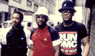 Run-D.M.C. (zleva Joseph "Run" Simmons, Jason "Jam Master Jay" Mizell, Darryl "D.M.C." McDaniels)