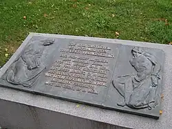 Připomínka popravy devíti hlavních představitelů studentského hnutí dne 17. listopadu 1939 na památníku v kasárnách 17. listopadu v Praze Ruzyni