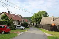 Zástavba ve vesnici