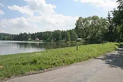 rekreační chaty osady Peklo u rybníka Dolní Peklo