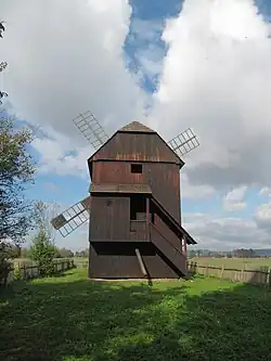 Větrný mlýn ve skanzenu Rymice u Holešova na území Holešovské plošiny