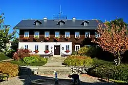 Obecní úřad, knihovna a mateřská škola