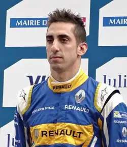 Sébastien Buemi v roce 2016 ve formuli e v barvách Renaultu.