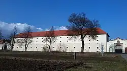 Sýpka Valdštejnsko - pohled od tratě