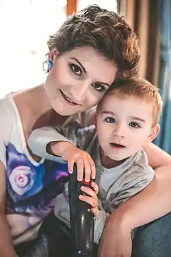 Šárka Šteinochrová (2019) se svým synem Dominikem