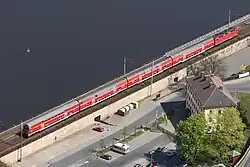 Pohled na železniční zastávku