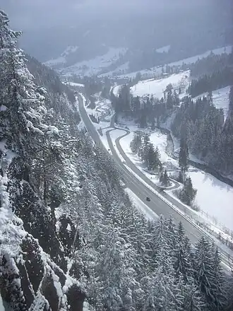 Rychlostní silnice S16 u výjezdu Dalaas