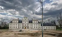 Fasáda zámku v roce 2014