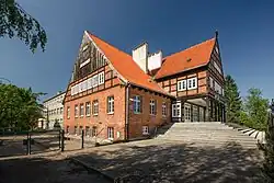 Budova lidové školy v Zwierznu