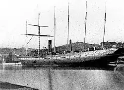 První fotografie lodi z dubna 1844. Jedná se o loď SS Great Britain krátce po spuštění v kanálu Cumberland Basin.[30]