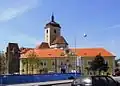 Zámecká budova a kostel od JV