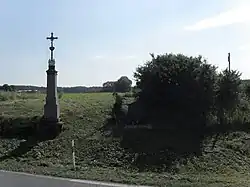 SVÉRADICE - Boží muka a pomník.JPG