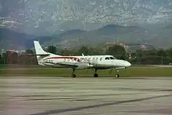 Pojíždění SX-BGU na letišti Tirana/Rinas v Albánii (říjen 2015)