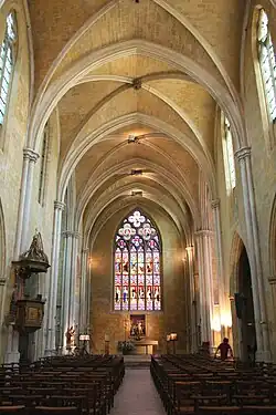 Loď kostela sv. Jana( Saint-Jean de Malte)