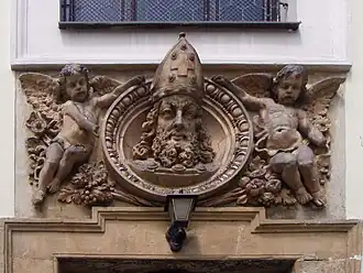 Reliéf nad portálem kostela sv. Mikuláše v Turnově