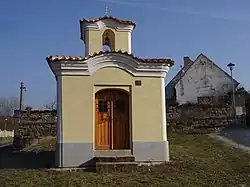 Saky - kaple na návsi (1).jpg