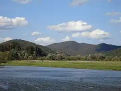 Řeka San u obce Międzybrodzie